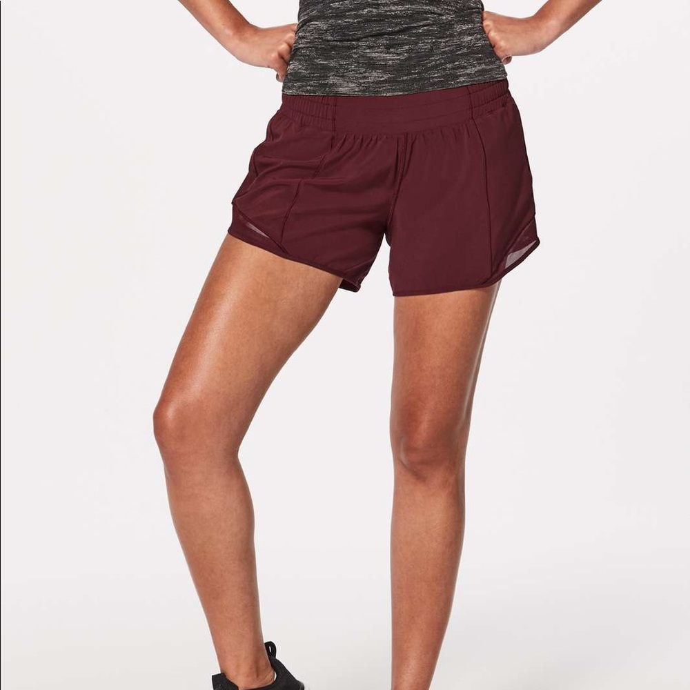 Lululemon hotty hot short II size 4 tall - Picture 2 of 6